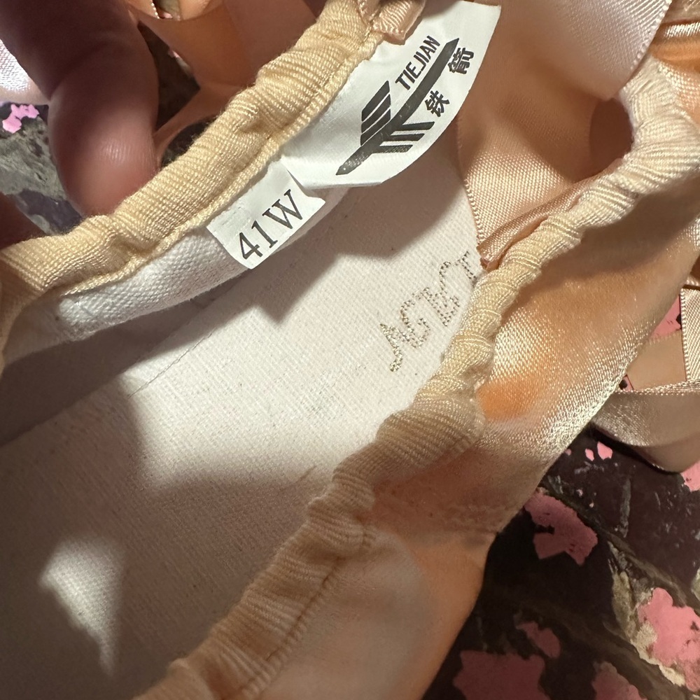 TIEJIAN Pointe ballet shoe women’s Teen size 41 (9.5-10.5) - Picture 4 of 8